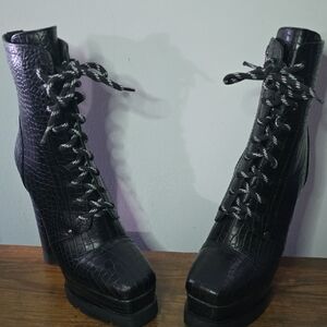 Elegant Black Lace-Up Croc-Pattern Boots